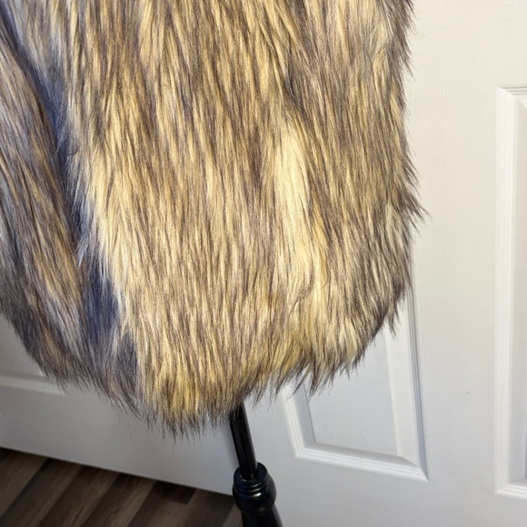 Full Tilt Faux Fur Lined Vest in Brown and Cream size medium - Picture 4 of 14